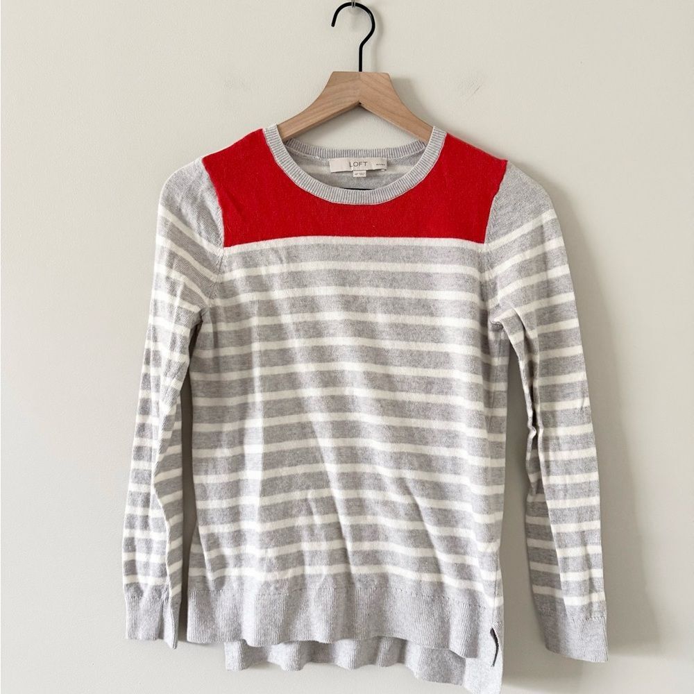 LOFT Lightweight Crew Neck Sweater Gray White Stripe Red Trim MP Petite